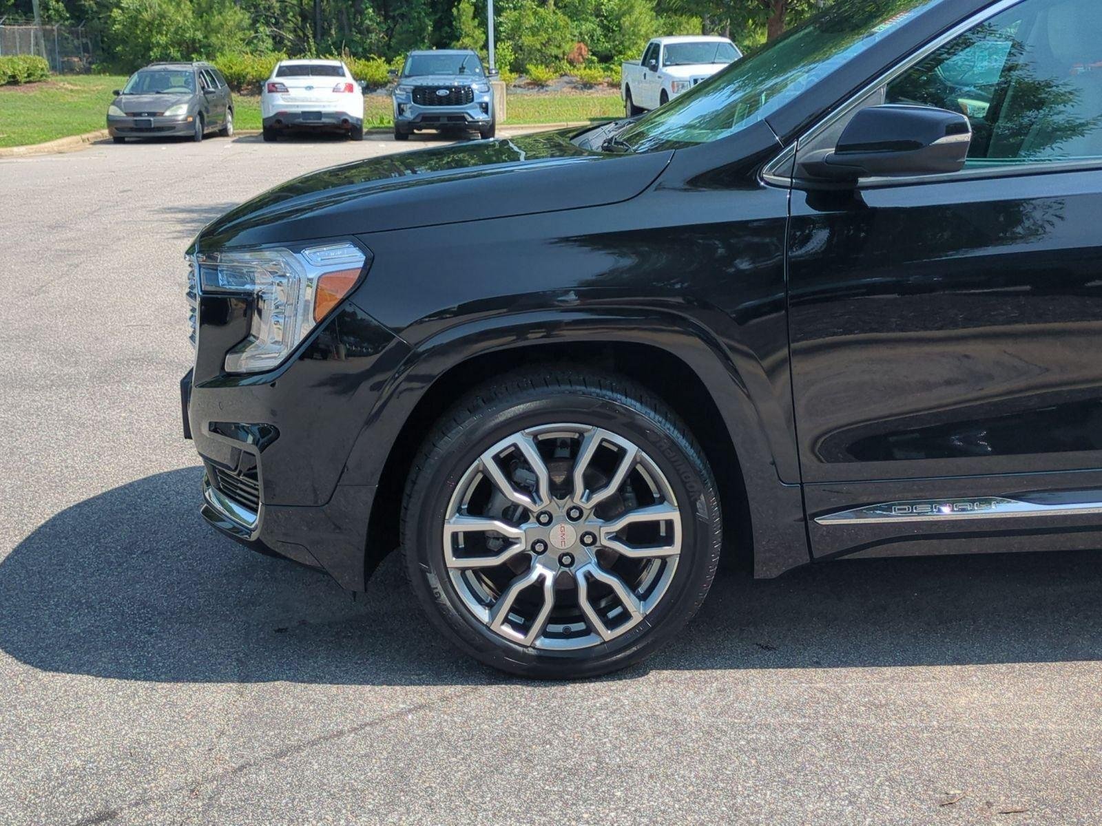 Used 2022 Ebony Twilight Metallic GMC Denali image 10