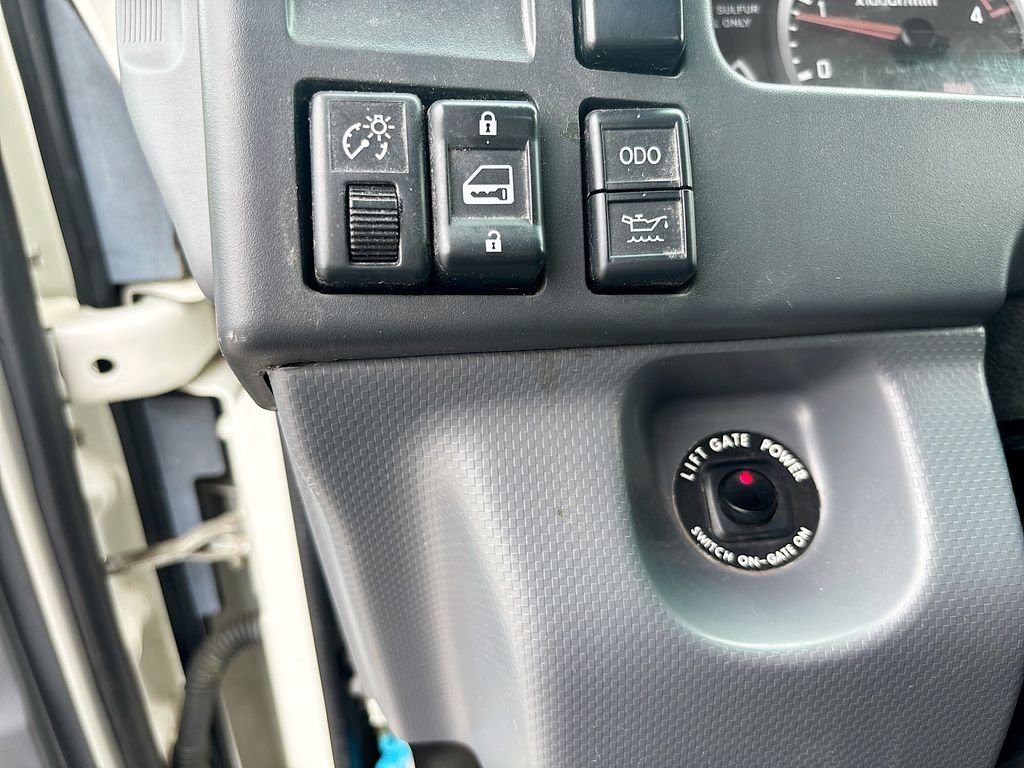 Used 2019 White Isuzu 18