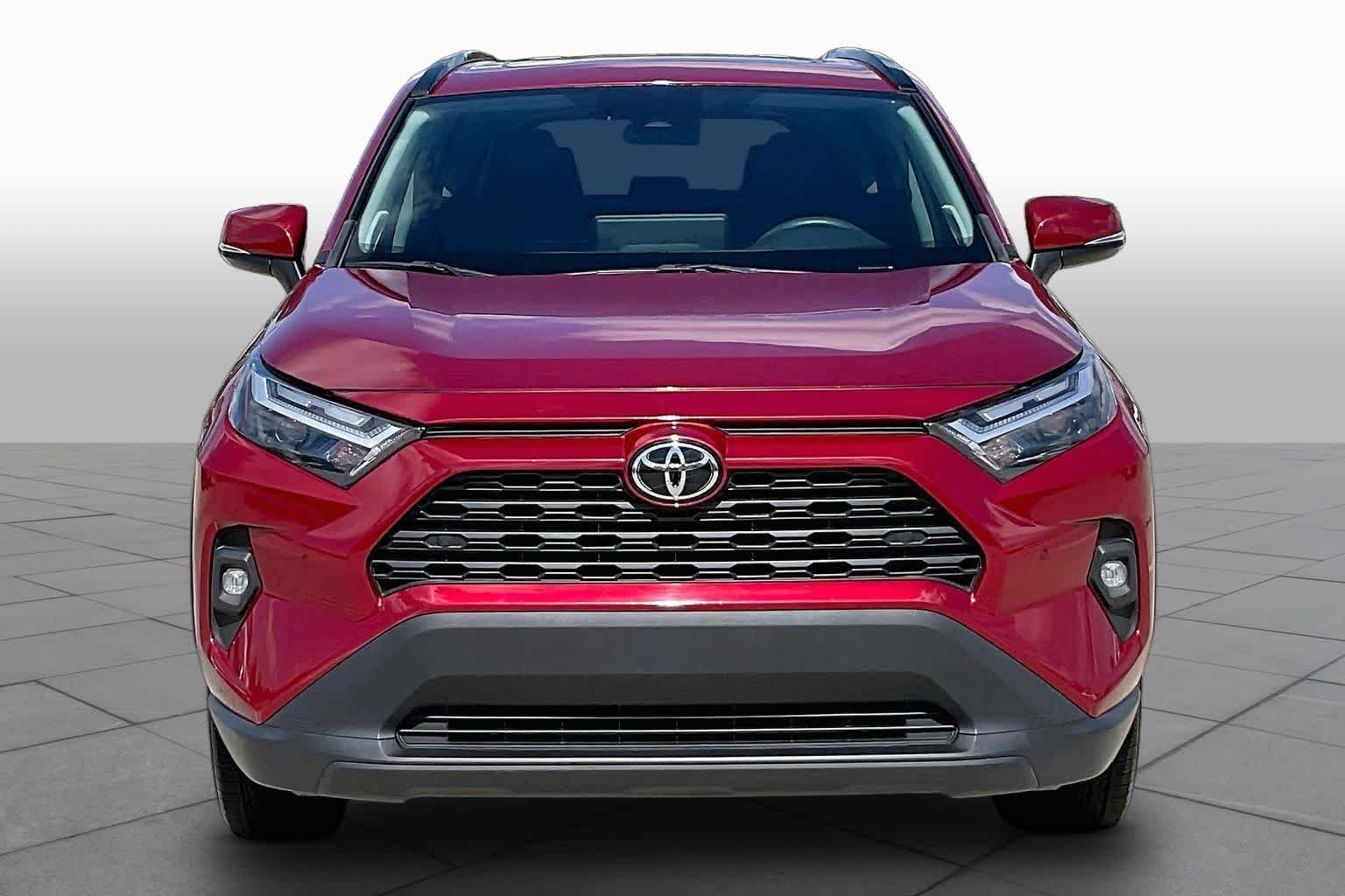 Used 2024 Ruby Flare Pearl Toyota XLE Premium image 4