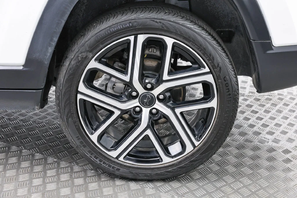 Certified Used 2025 White Jeep Limited image 31