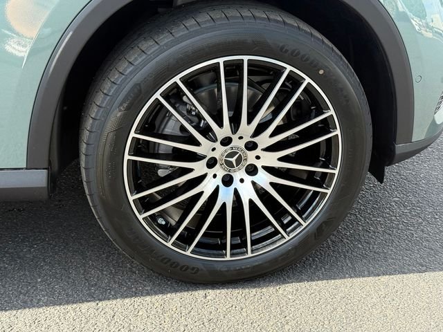 New 2026 Verde Silver Metallic Mercedes-Benz GLC 300 image 28