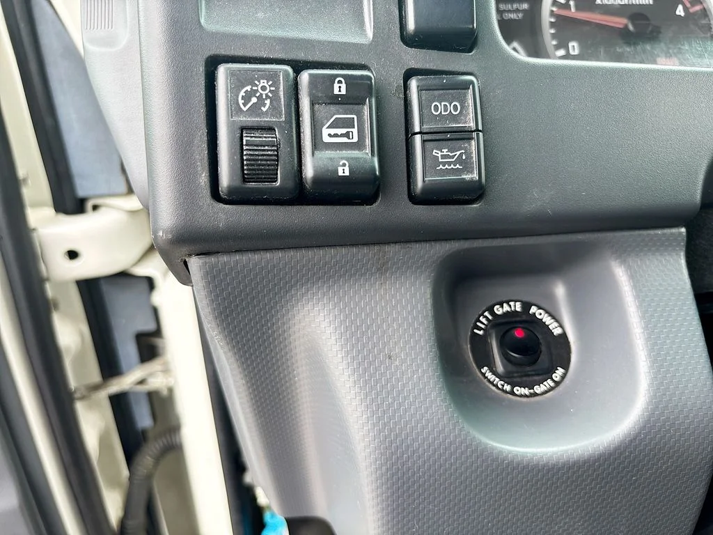 Used 2019 White Isuzu 18