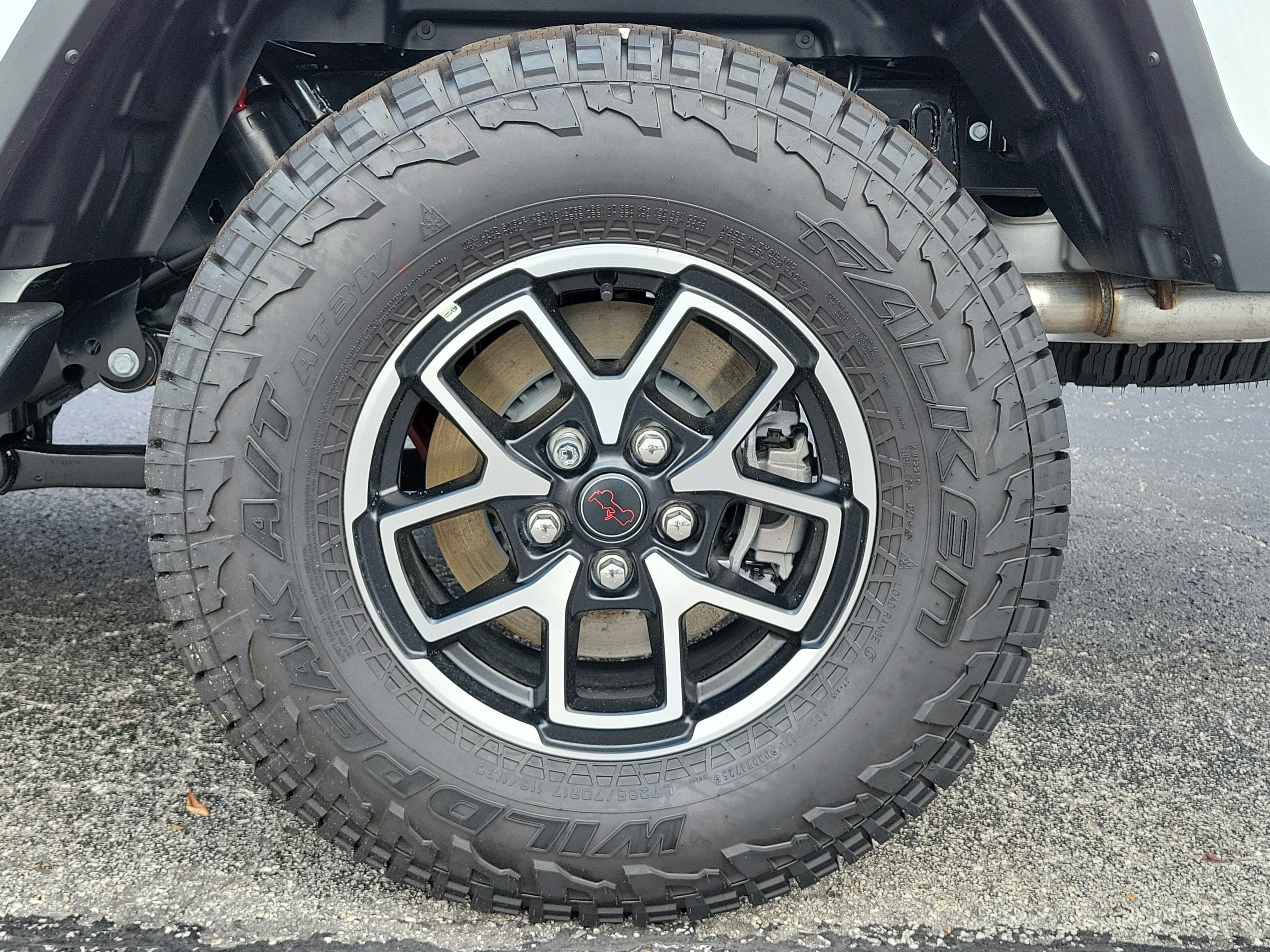 New 2026 Bright White Clear-Coat Exterior Paint Jeep Rubicon image 4