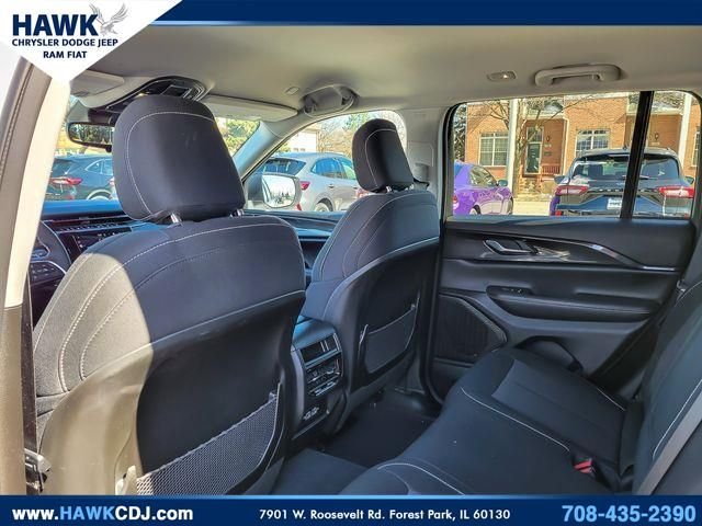 Used 2023 White Jeep Laredo image 11
