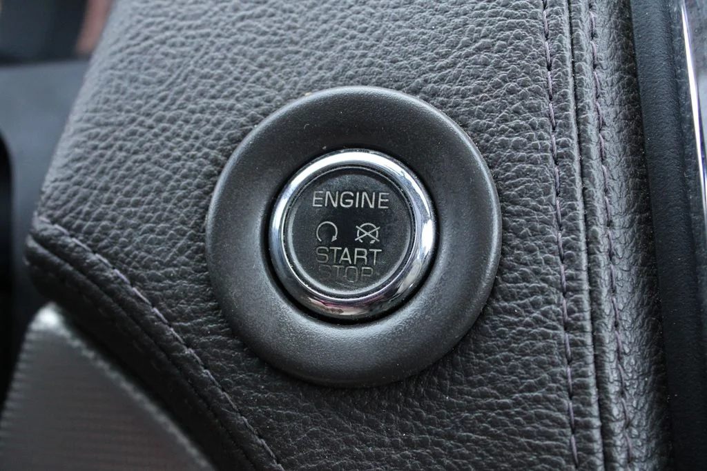Used 2012 Beige Lincoln Base image 16