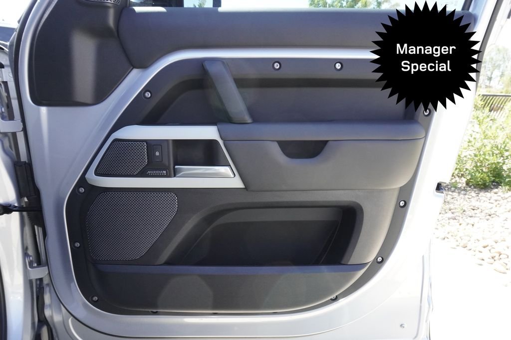 Used 2024 Silver Land Rover V8 image 21