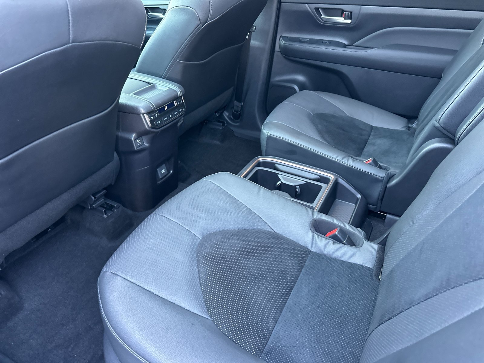 Used 2025  Toyota Hybrid MAX Limited image 12