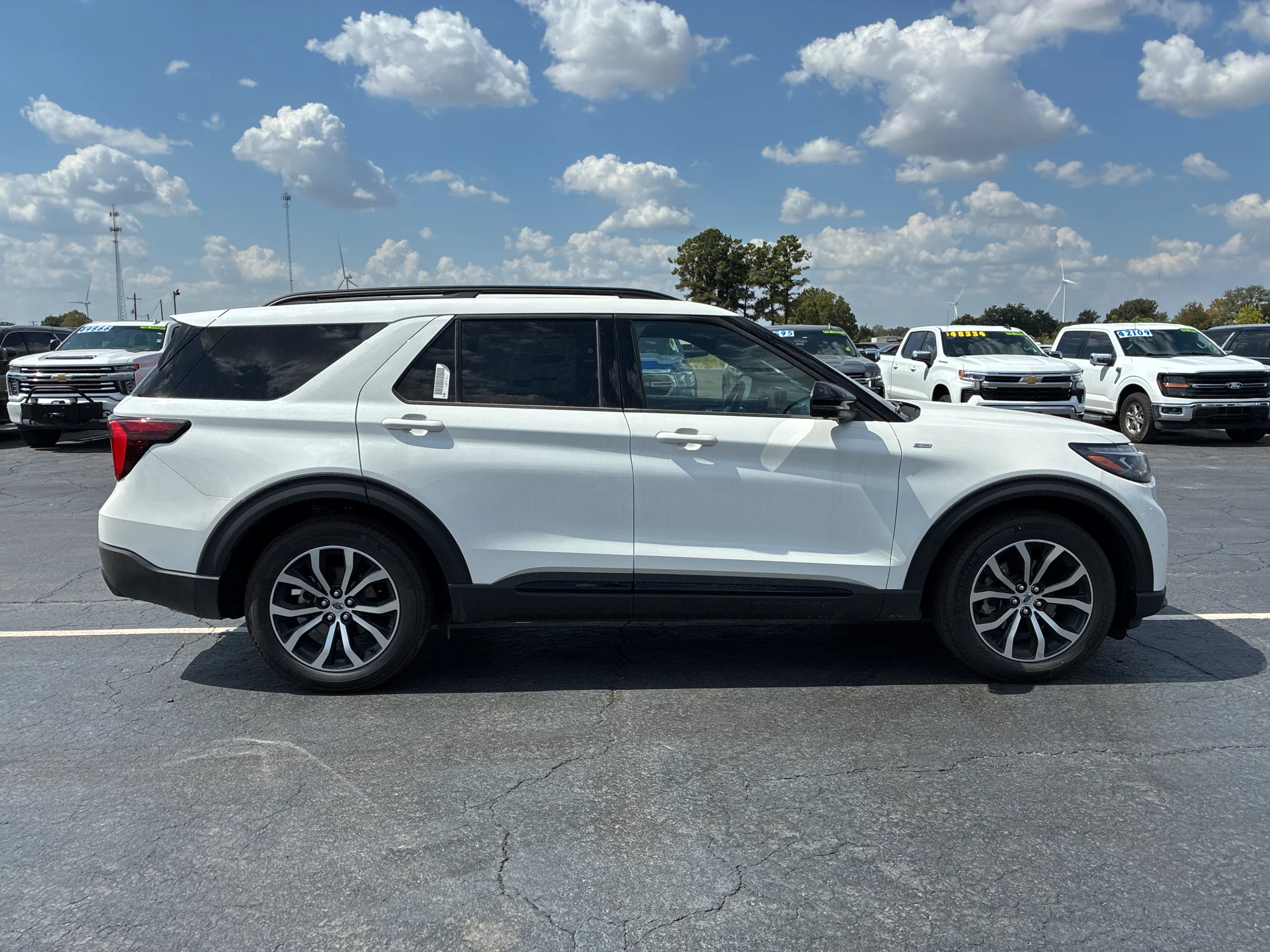 New 2026 Star White Metallic Tri-Coat Ford ST-Line image 4