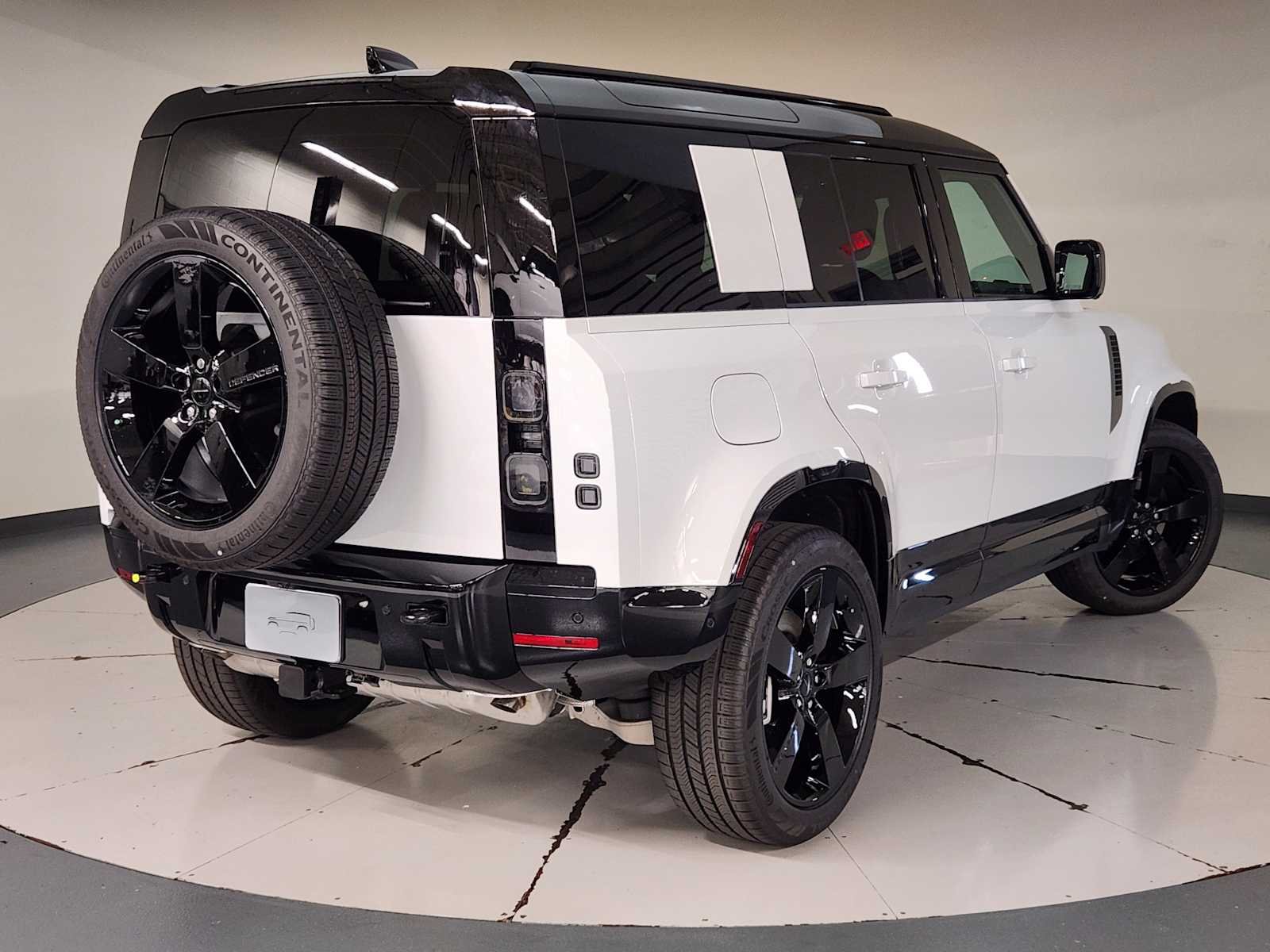 New 2026 Fuji White Land Rover X-Dynamic SE image 2