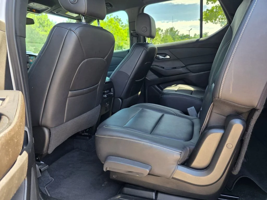 Used 2023 Iridescent Pearl Tricoat Chevrolet LT Leather image 31