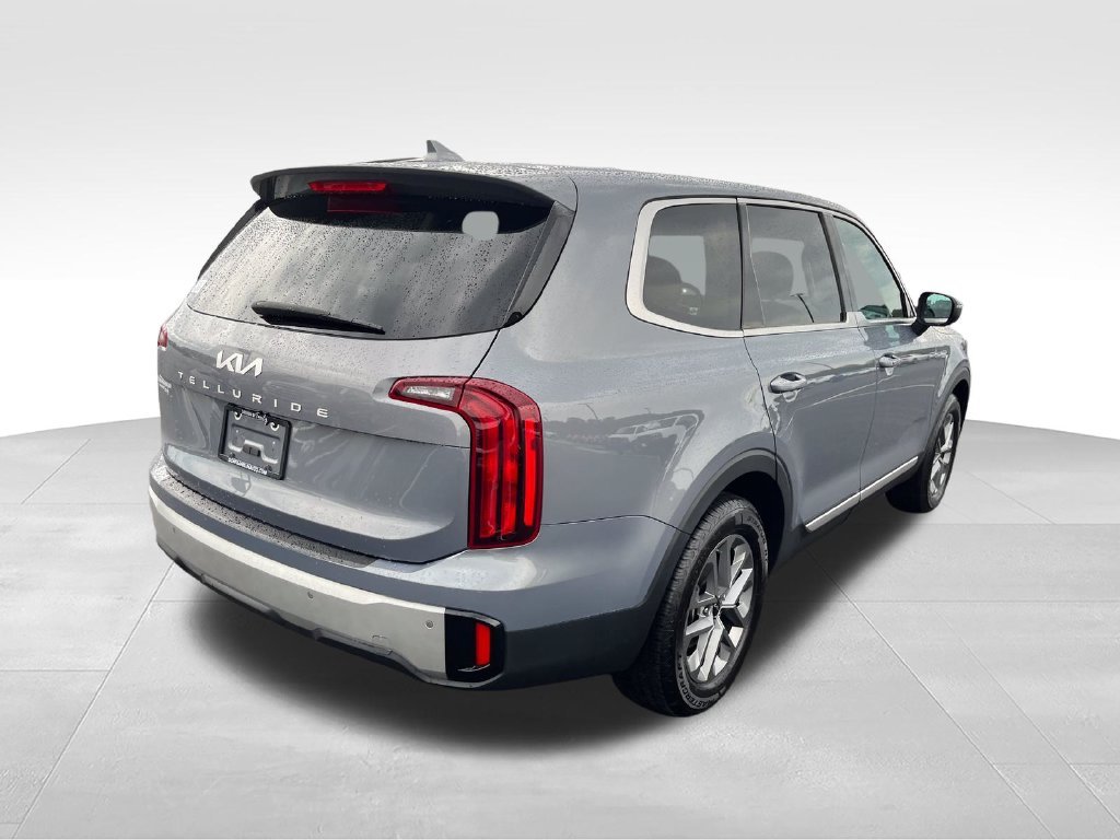 Used 2023 Silver Kia LX image 5