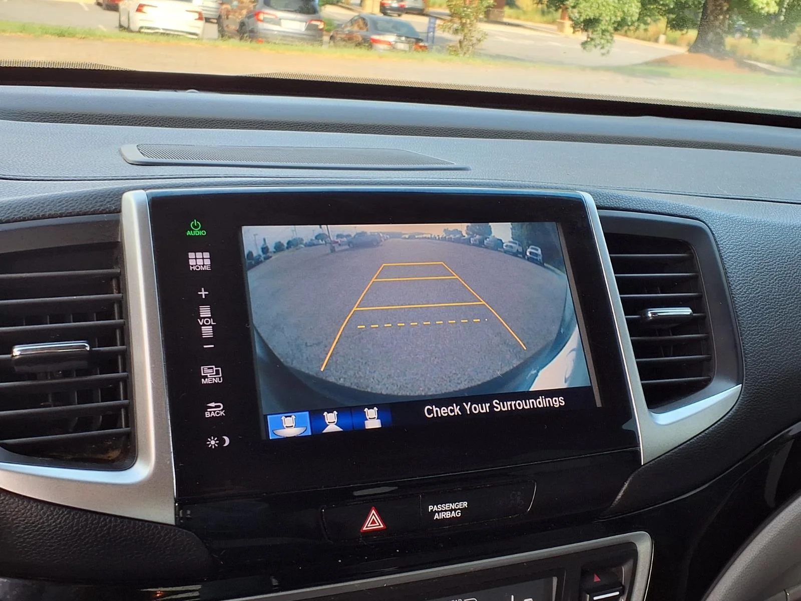 Used 2016 Crystal Black Pearl Honda Touring image 4