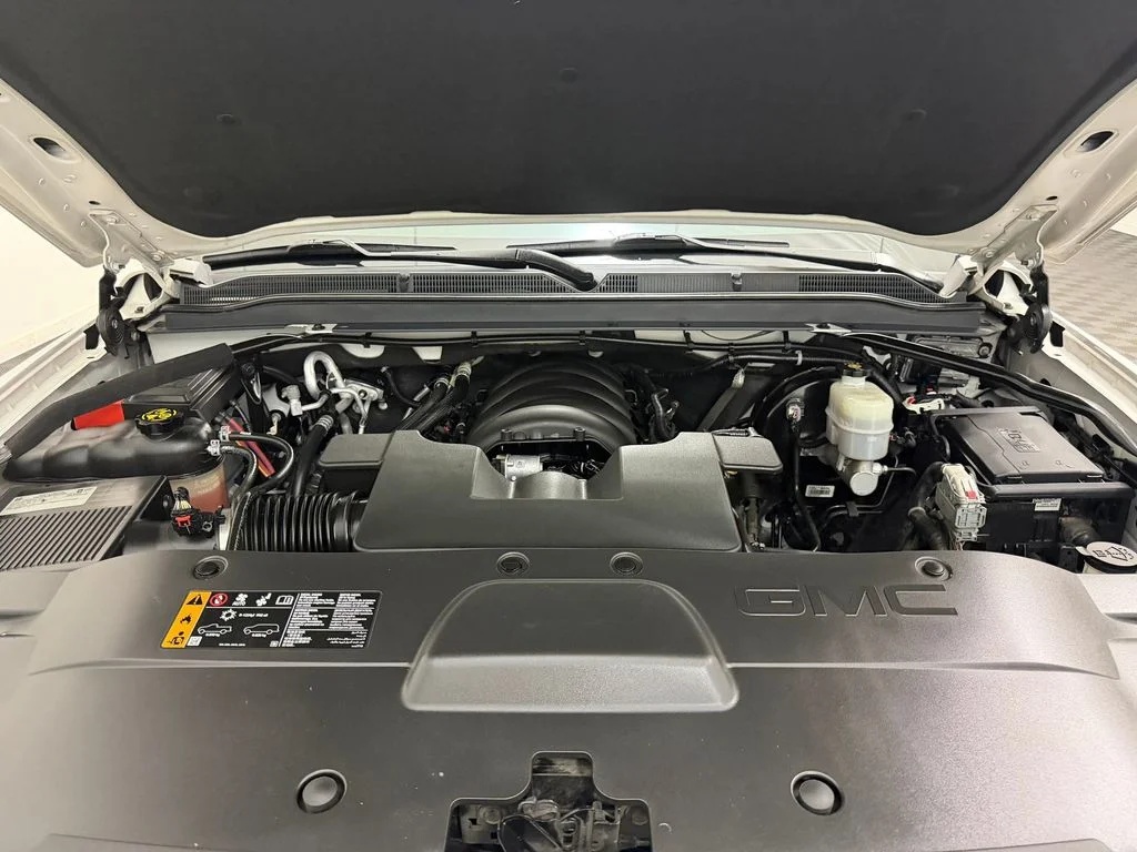 Used 2019 White Frost Tricoat GMC Denali image 35