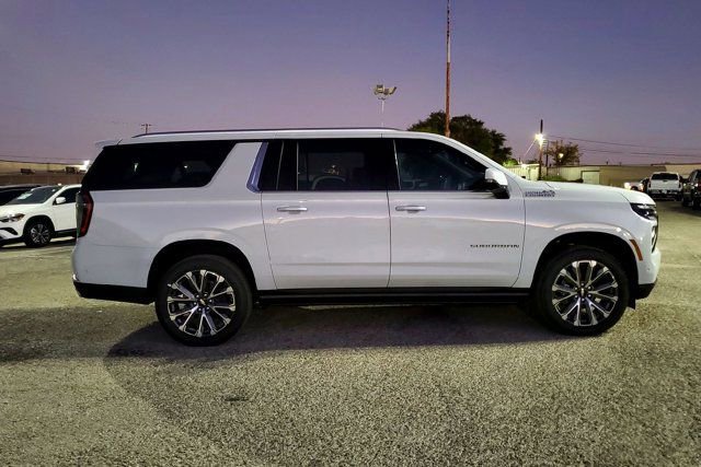 New 2026 Polar White Tricoat Chevrolet High Country image 5