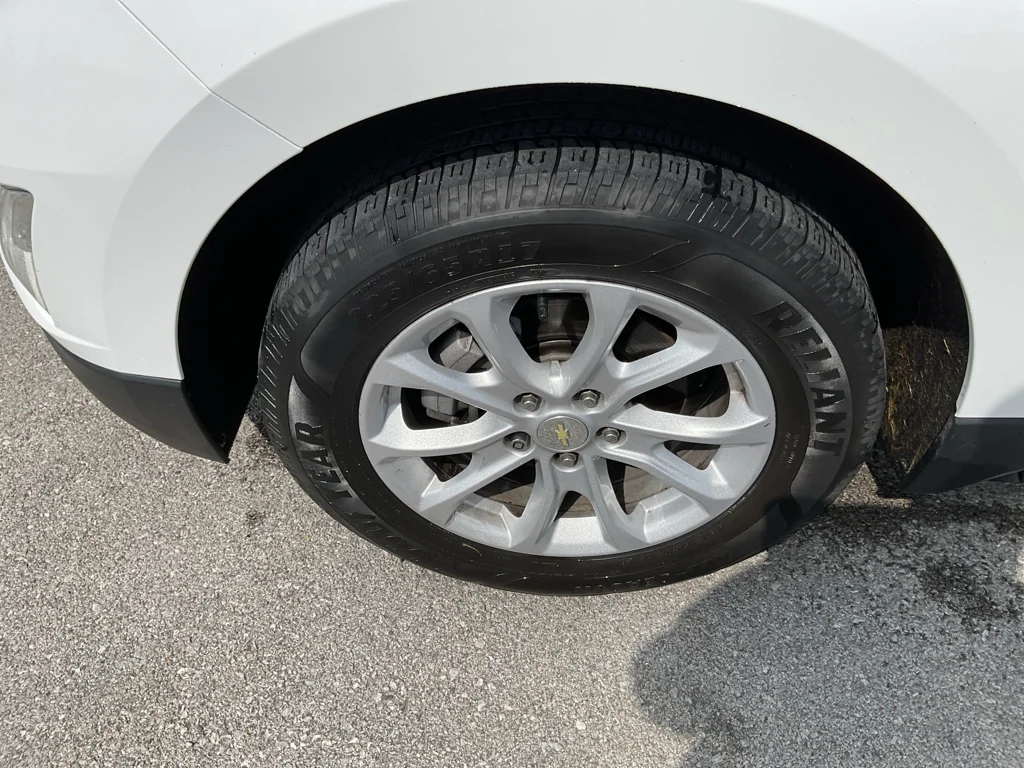Used 2021 Summit White Chevrolet LS image 5