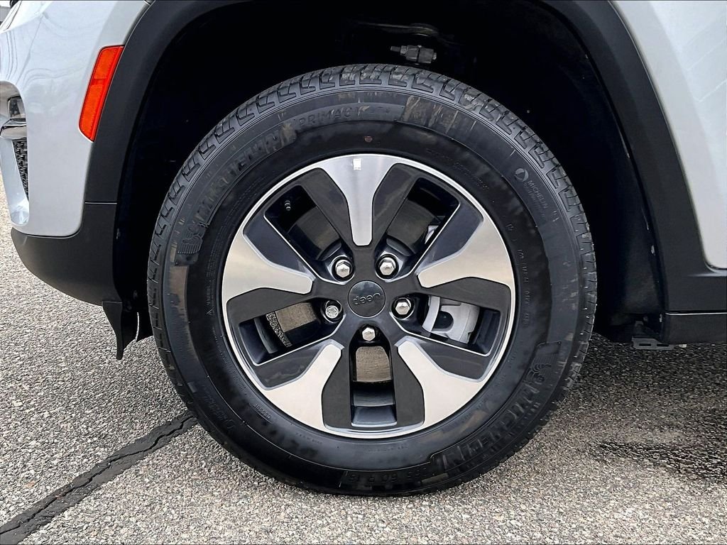 Used 2024 Silver Jeep 4xe image 7