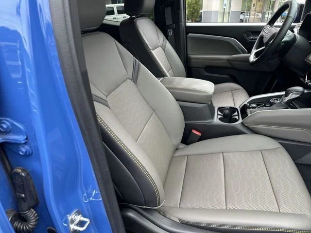 Used 2025 Blue Chevrolet ZR2 image 27