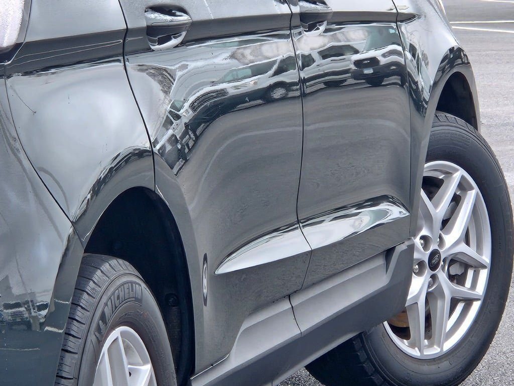 Used 2023 Green Metallic Ford SEL image 12