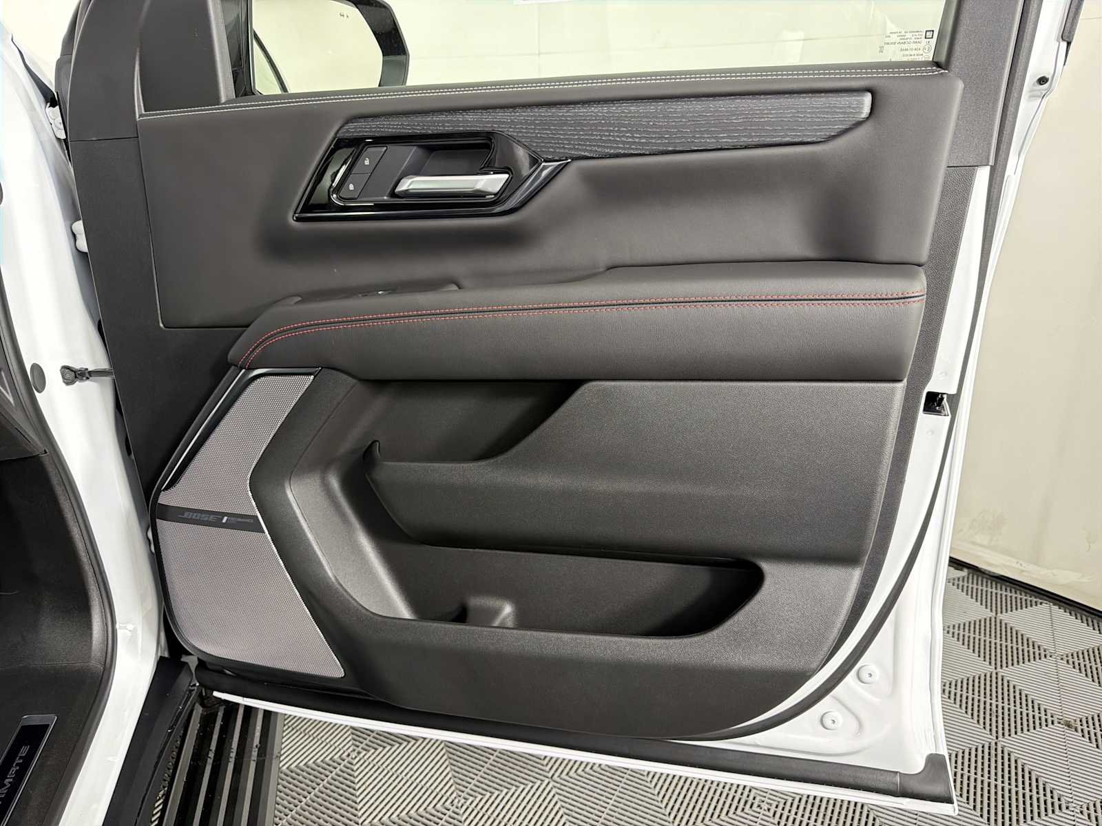2026 GMC Yukon AT4 Ultimate - Photo 14