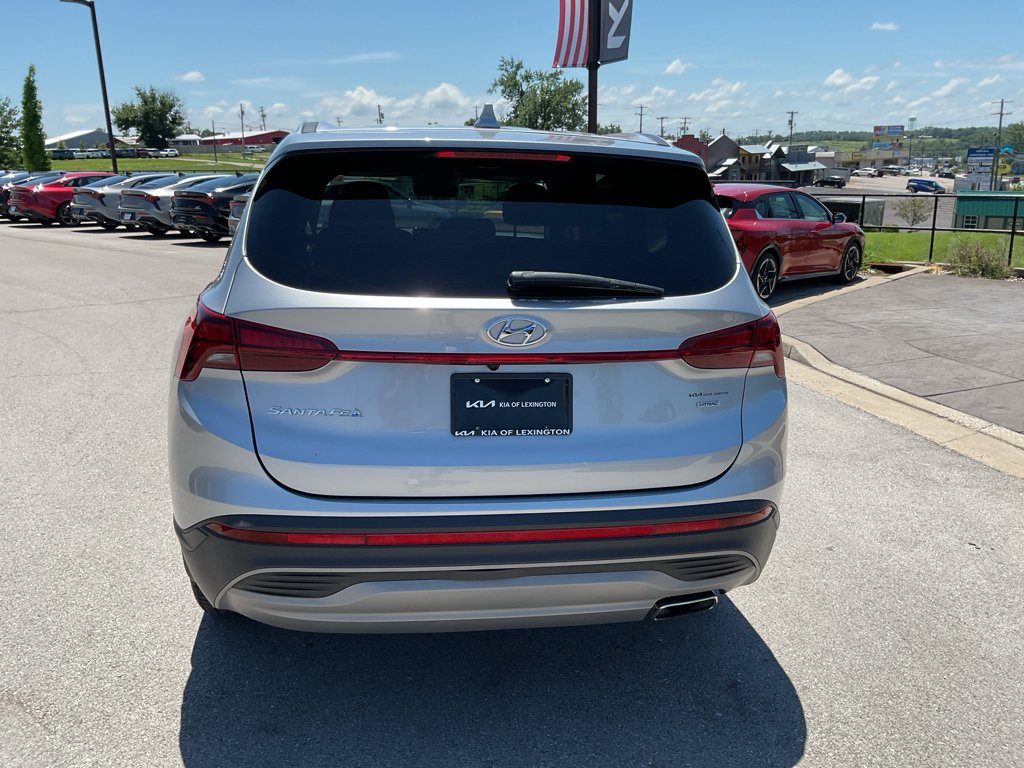 Used 2022 Shimmering Silver Hyundai SE image 8