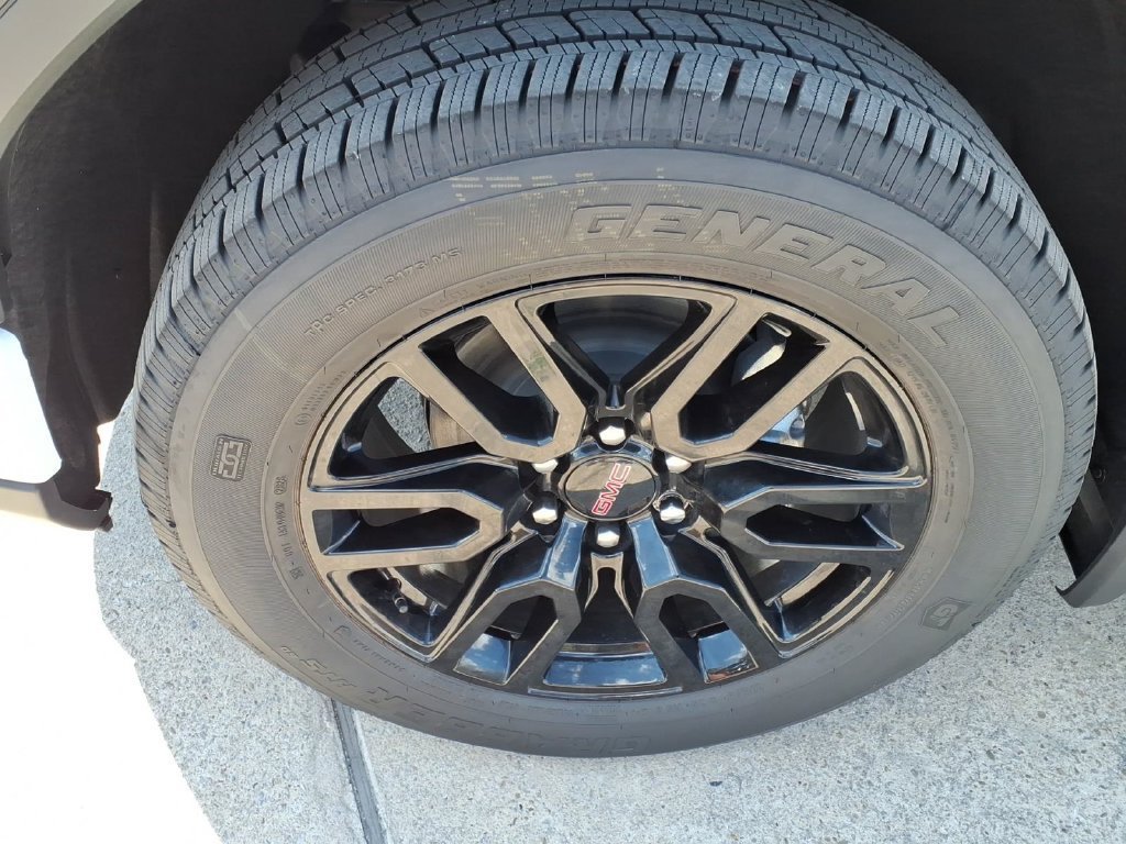 New 2026 Summit White GMC Elevation image 9