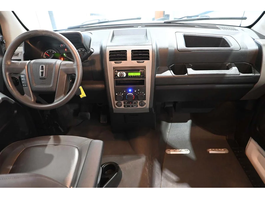 Used 2014 WHITE VPG DX Mobility Handicap Van image 22