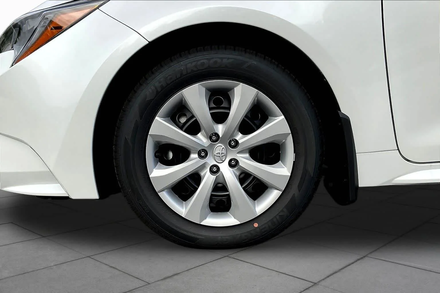 New 2027 Wind Chill Pearl Toyota LE image 11