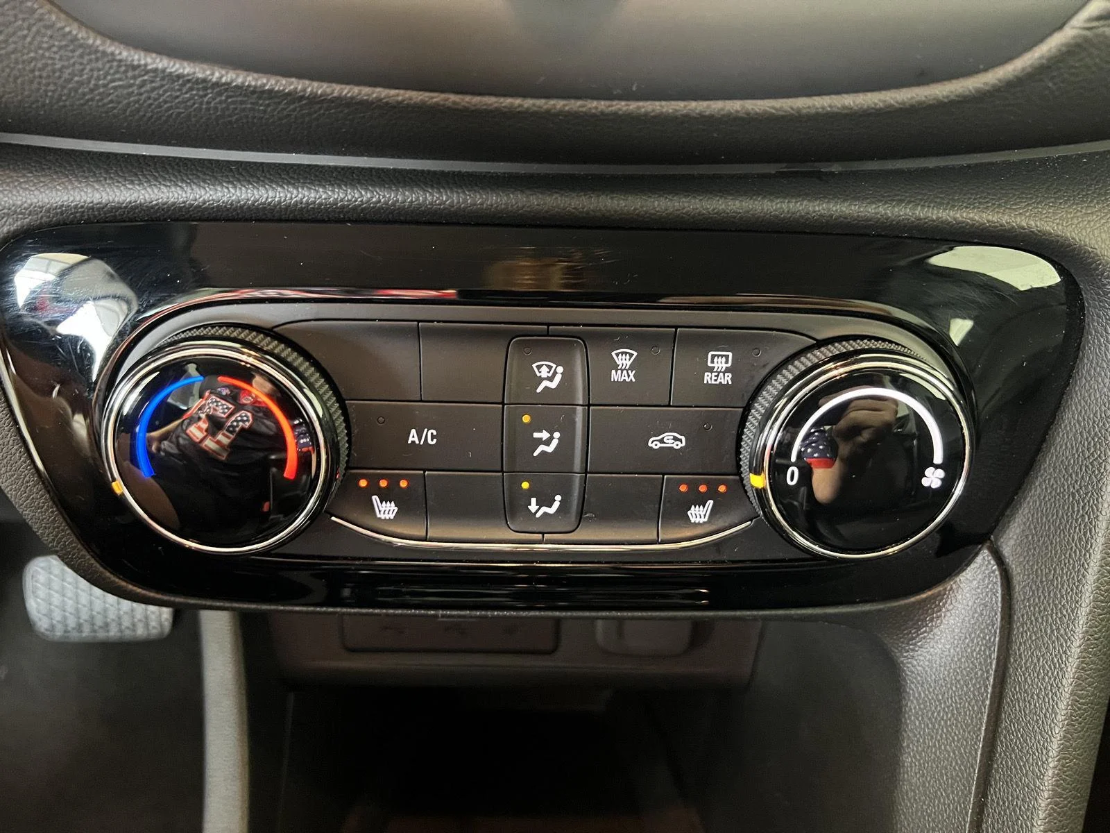 Used 2020 CHILI RED METALLIC Buick Preferred image 13