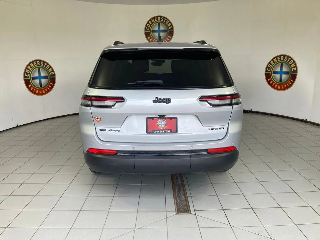 Used 2022 Silver Jeep Limited image 22