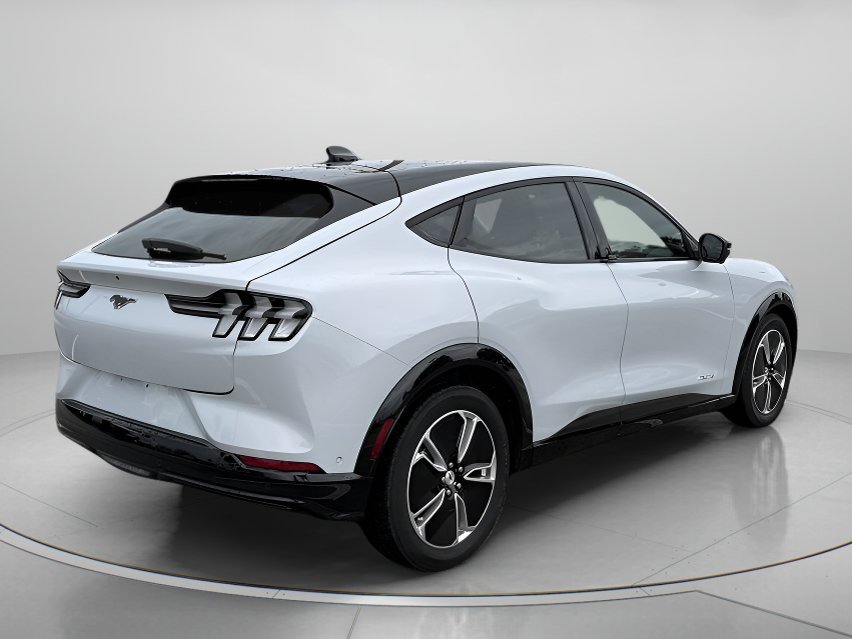 Used 2023 White Metallic Ford Premium image 3