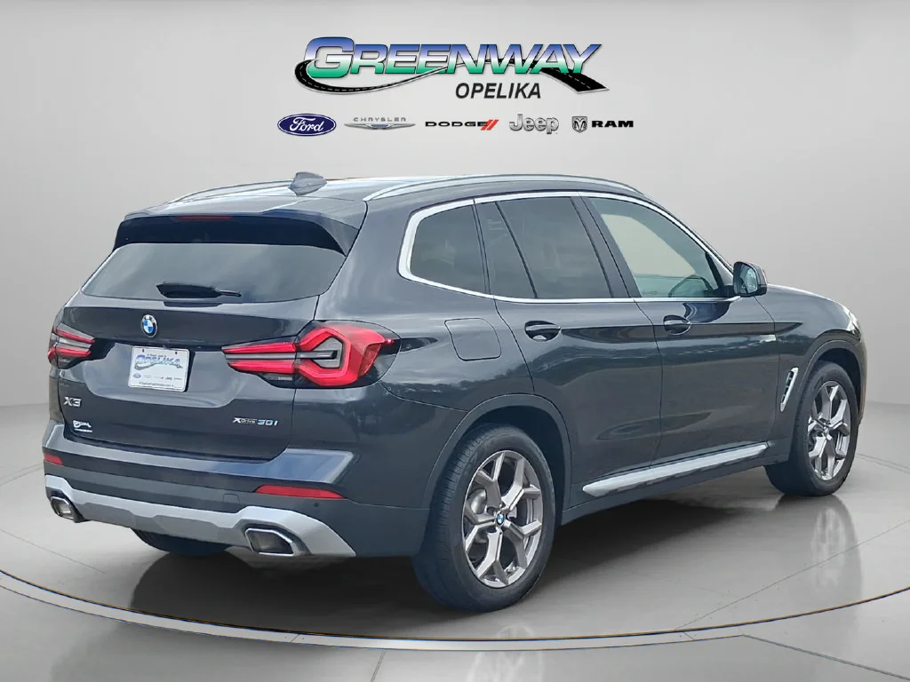 Used 2022 Dark Graphite BMW xDrive30i image 7