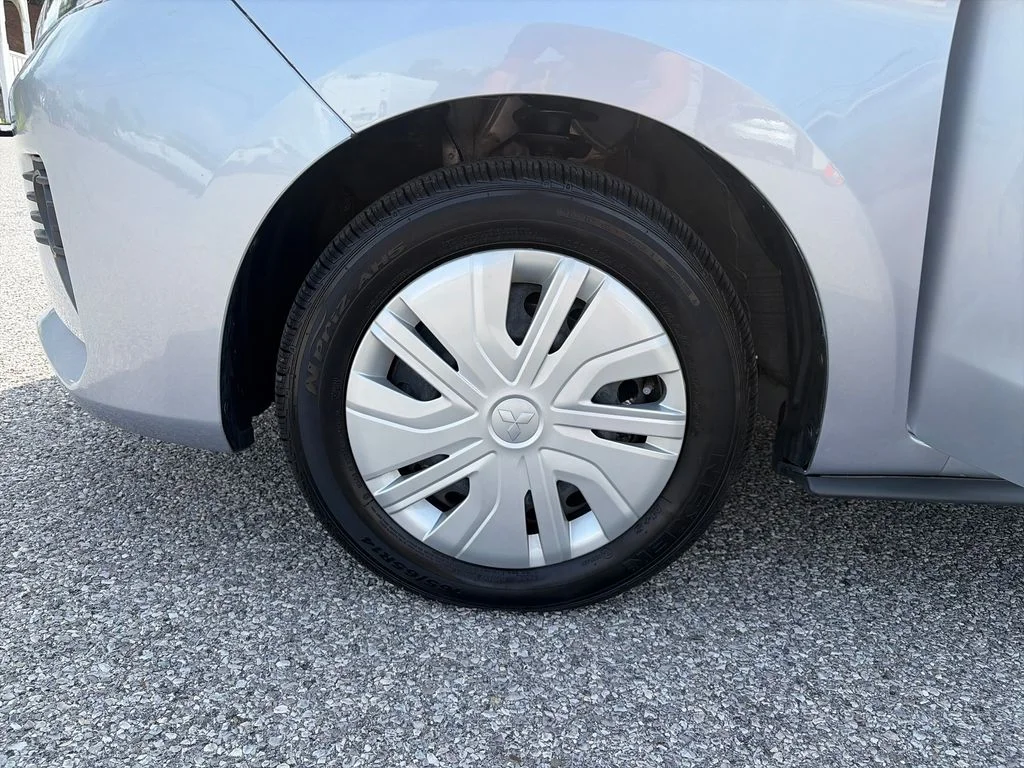 Used 2024 Silver Mitsubishi ES image 25