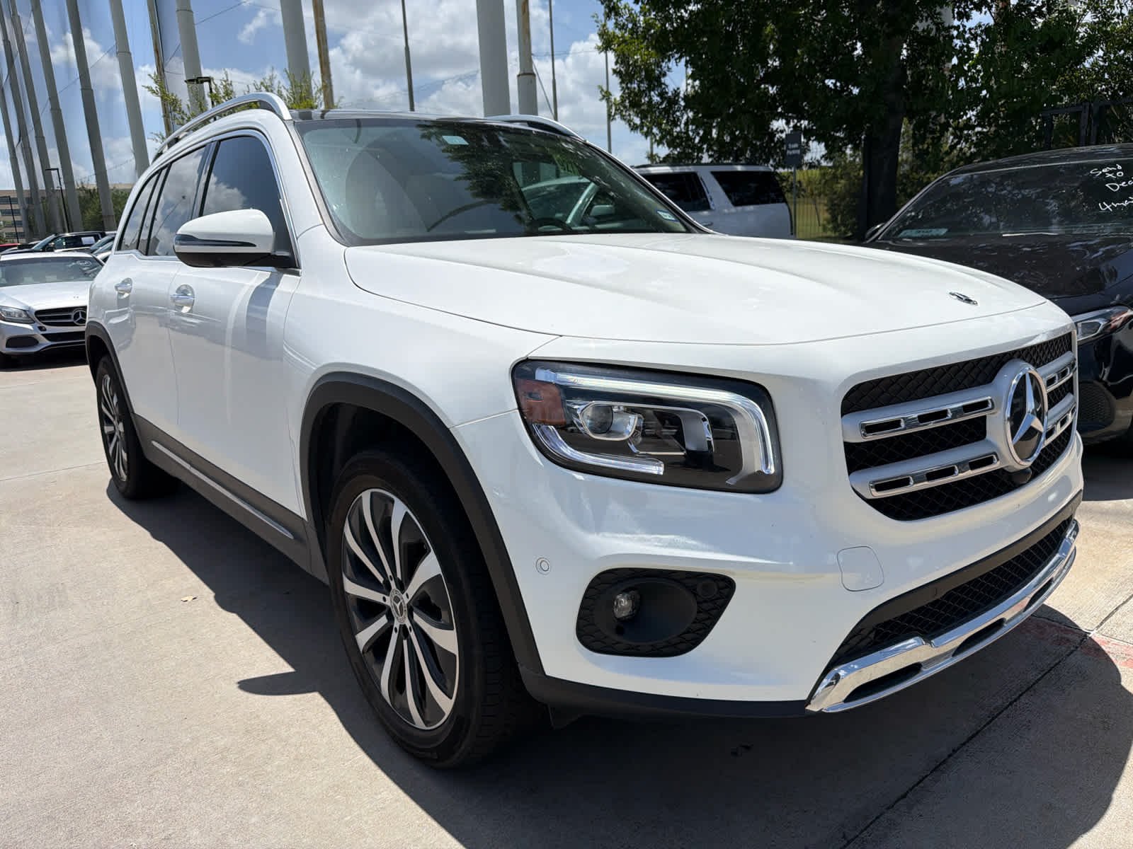Used 2023 Polar White Mercedes-Benz GLB 250 image 2