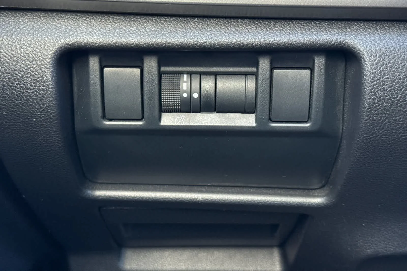 Used 2025 Crystal White Pearl Subaru  image 28