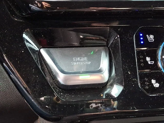 Used 2025 Silver GMC AT4 image 25