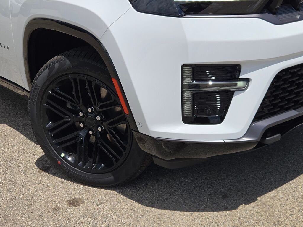 New 2026 Bright White Clear-Coat Exterior Paint Jeep Limited Reserve image 5