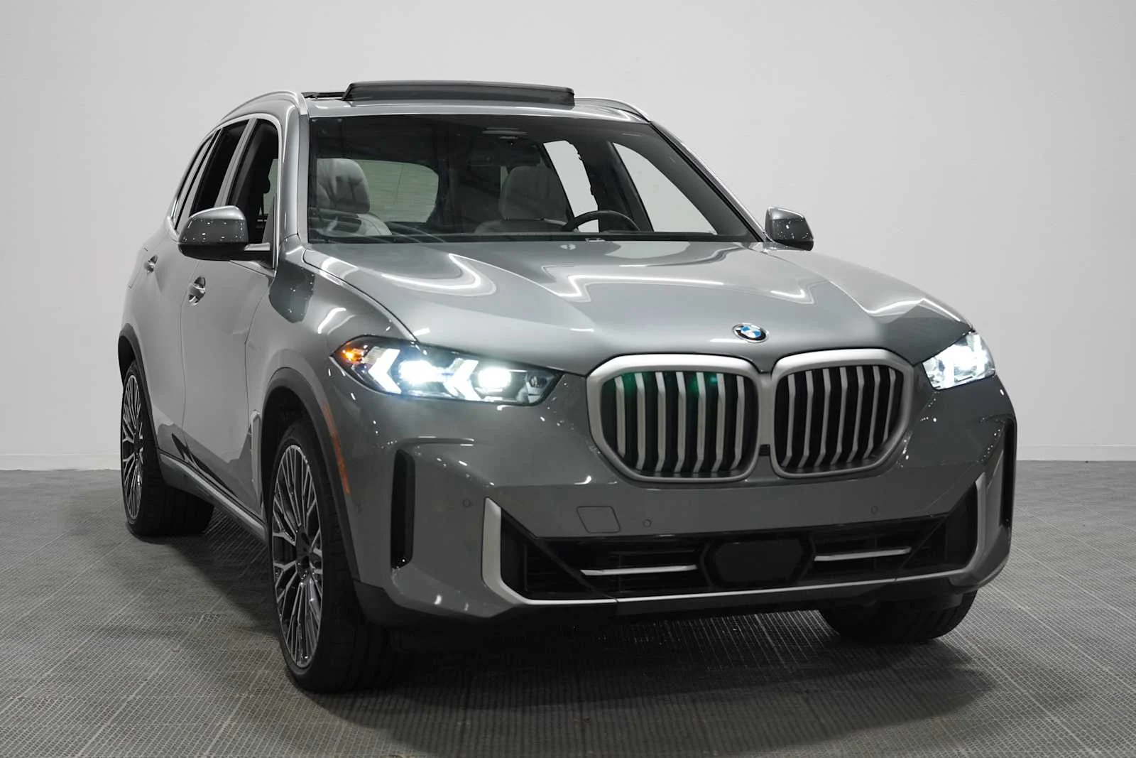 Certified Used 2026 Skyscraper Grey Metallic BMW xDrive40i image 3