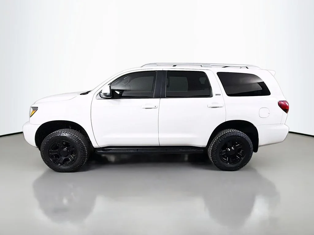 Used 2019 White Toyota SR5 image 9