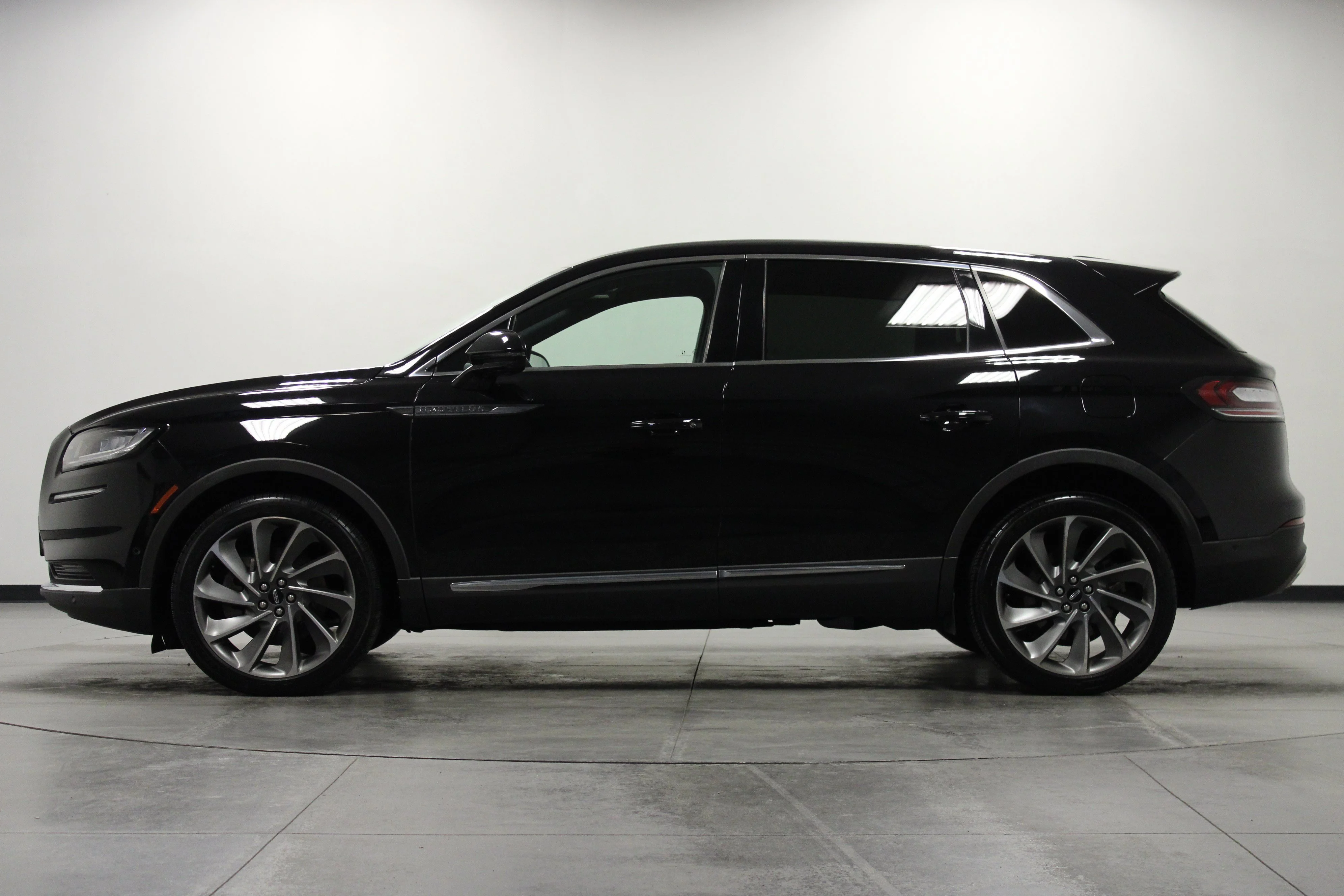 Used 2022 Infinite Black Metallic Clearcoat Lincoln Reserve image 7