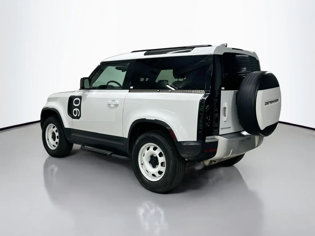 Used 2024 Fuji White Land Rover S image 3