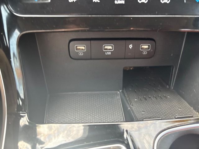 Used 2022 White Kia SX image 27