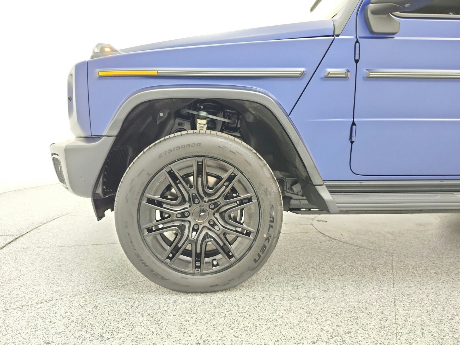 New 2027 MANUFAKTUR Exclusive Brilliant Blue Magno Mercedes-Benz G 580e SUV image 34