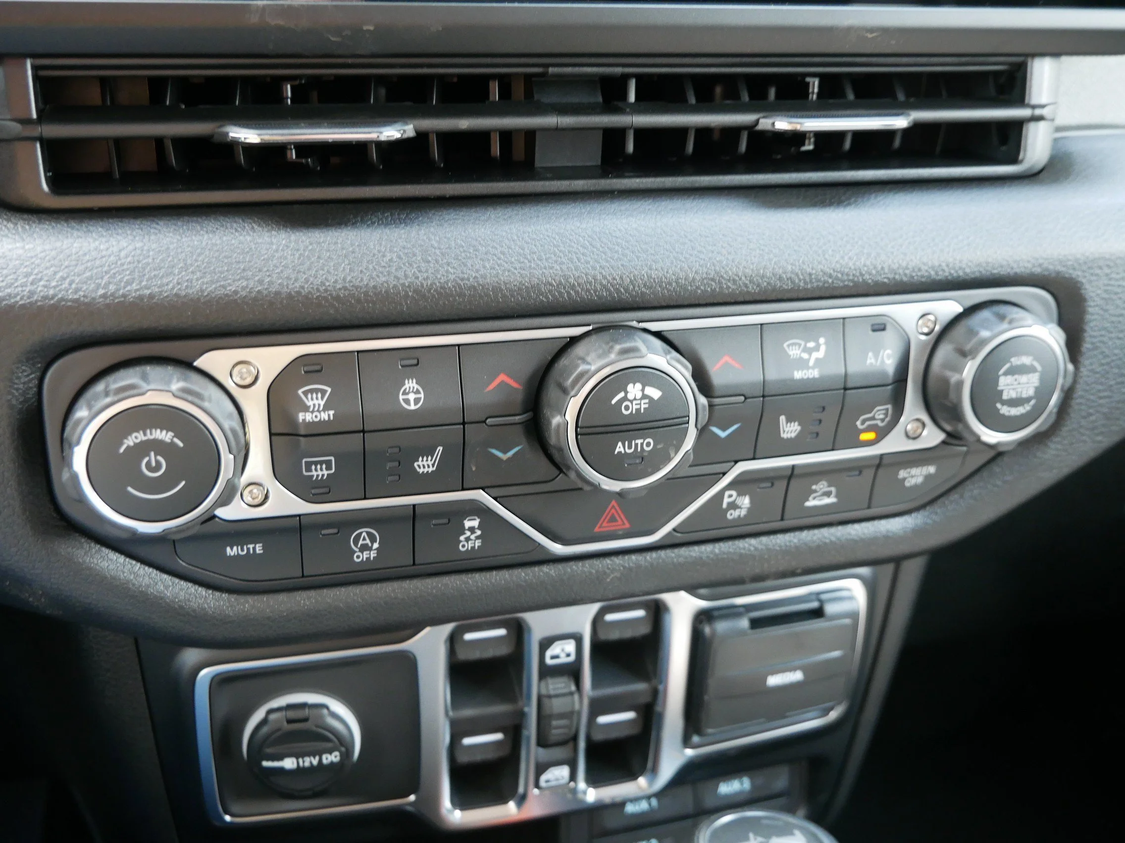 New 2026 Reign Exterior Paint Jeep Sport S image 18
