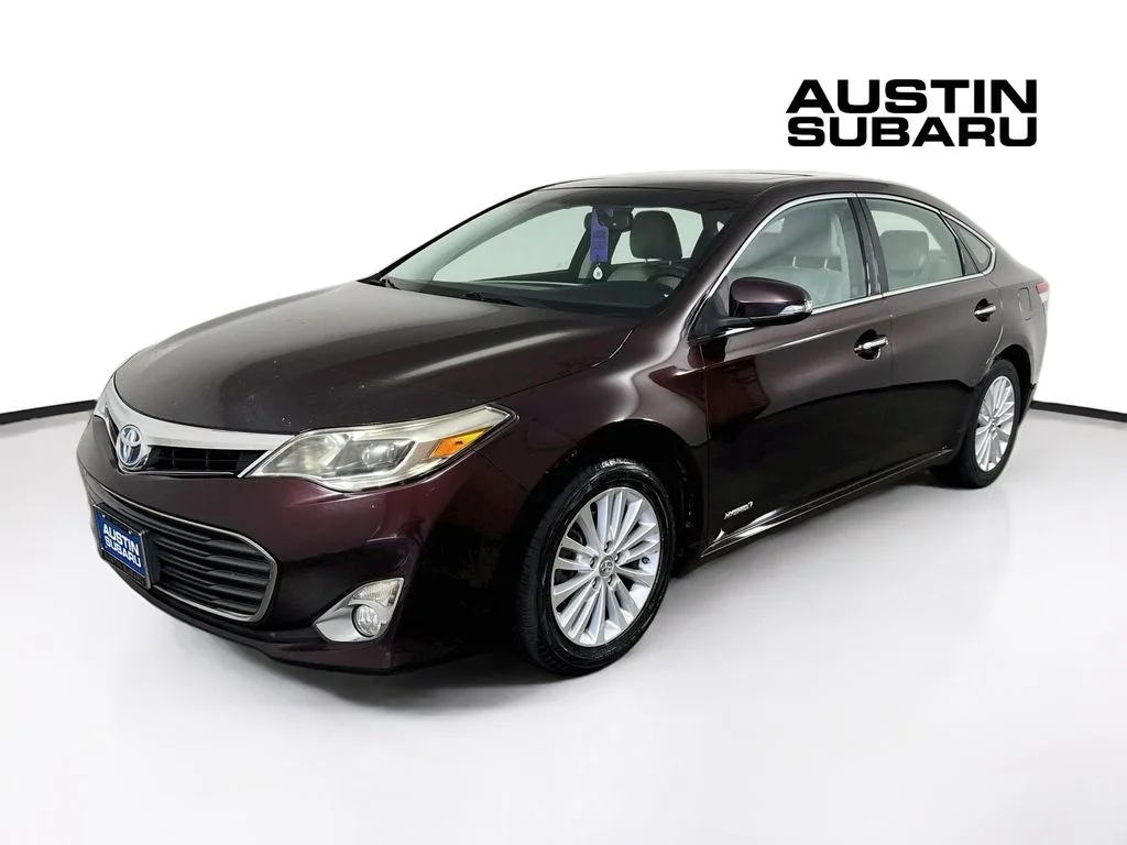 Used 2013 Red Toyota XLE Touring image 3