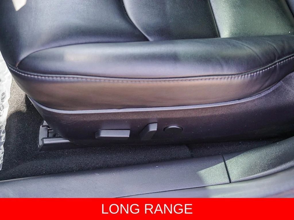 Used 2018  Tesla Long Range image 19