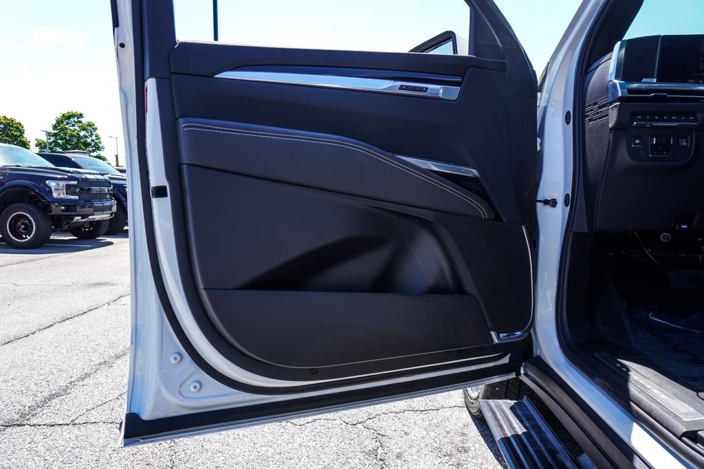 Used 2025 White Cadillac Sport image 22