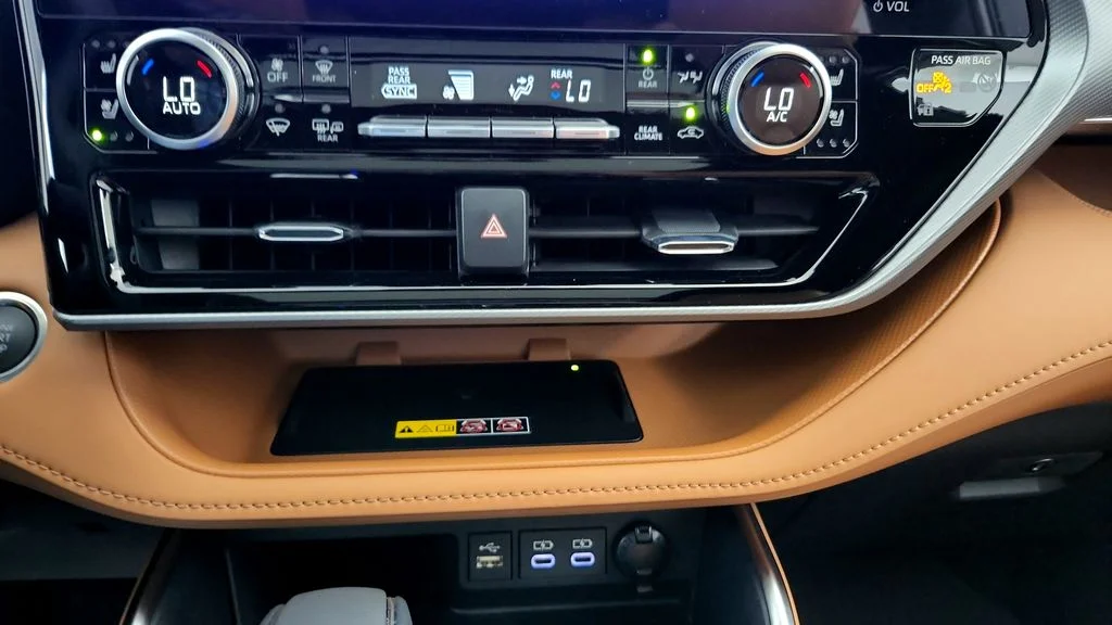 2026 Toyota Highlander Platinum - Photo 32