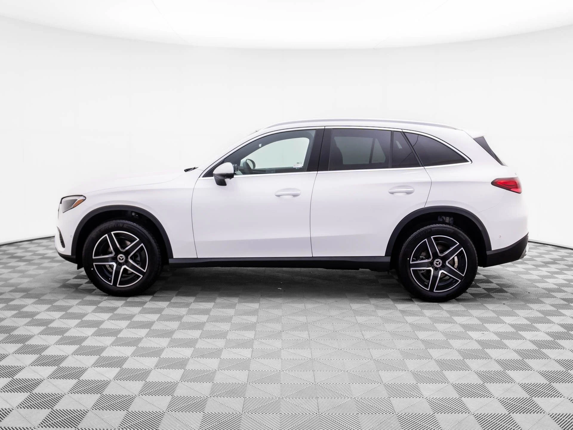New 2026 White Mercedes-Benz GLC 300 image 2