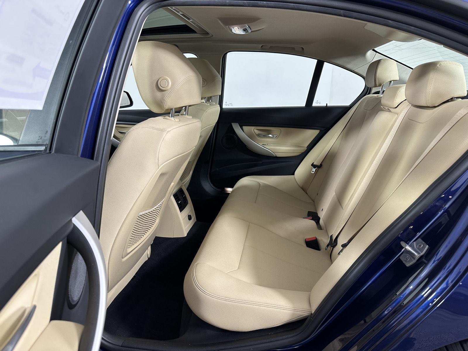 Used 2018 Mediterranean Blue Metallic BMW 320i xDrive image 39