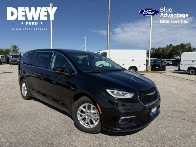 Used 2023 Brilliant Black Crystal Pearlcoat Chrysler Touring L image 1